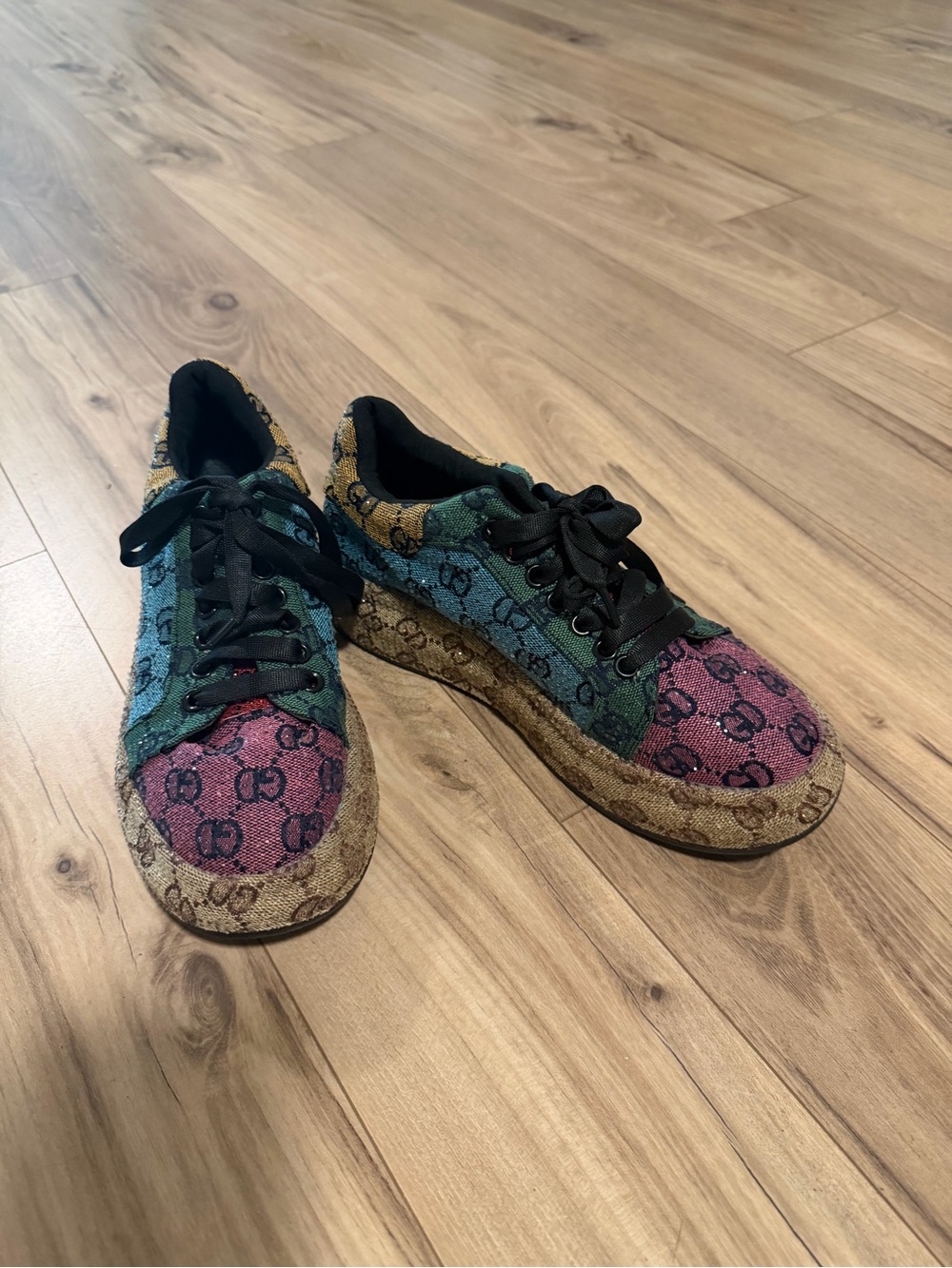 Multicolor Logo-Pattern Women’s Low-Top Sneakers
